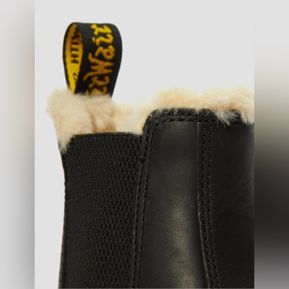 NWT Dr. Martens 2976 Faux Fur Lined Leather Chelsea in Black Burnished Wyoming - Picture 10 of 15
